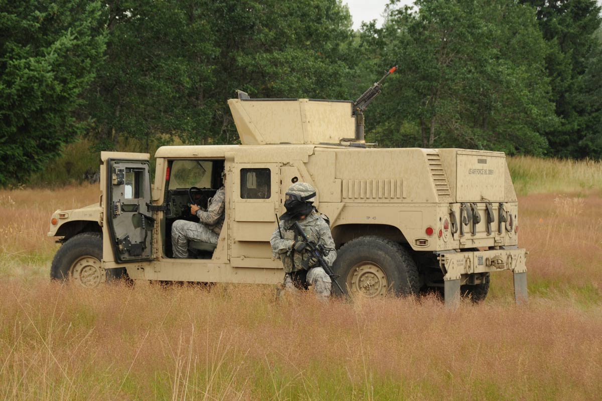 HMMWV Humvee